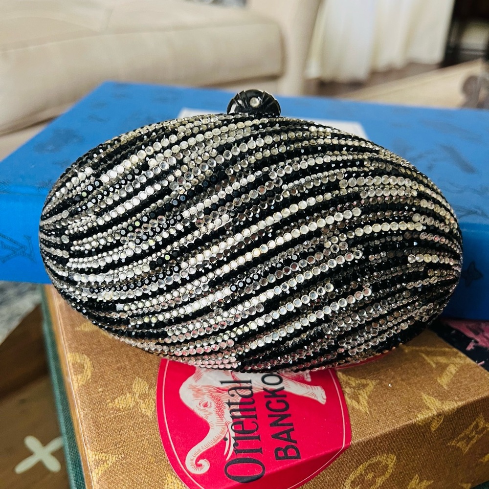 Black and silver crystal clutch.